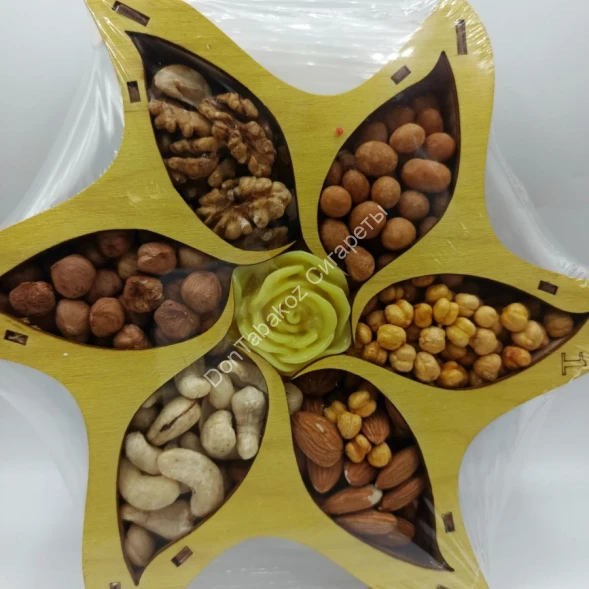 Подарочный набор орехов в деревянной упаковке Ореховое движение (200-250)г оптом 