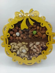 Подарочный набор орехов Ягодка в деревянной упаковке (200-250)г оптом