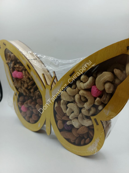 Подарочный набор орехов Бабочка в деревянной упаковке (200-250)г оптом 