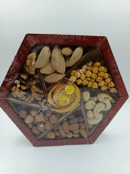 Подарочный набор орехов Цветок счастья в деревянной упаковке (200-250)г оптом 
