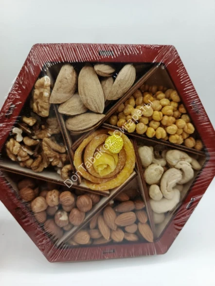 Подарочный набор орехов Цветок счастья в деревянной упаковке (200-250)г оптом 